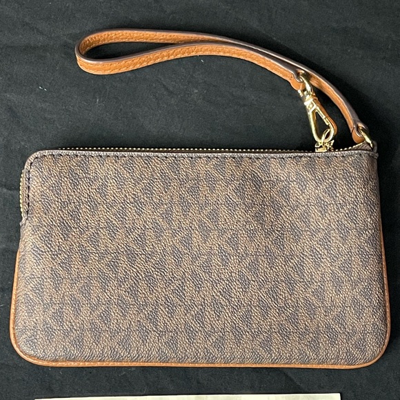 Michael Kors Wristlet Clutch - Picture 2 of 7